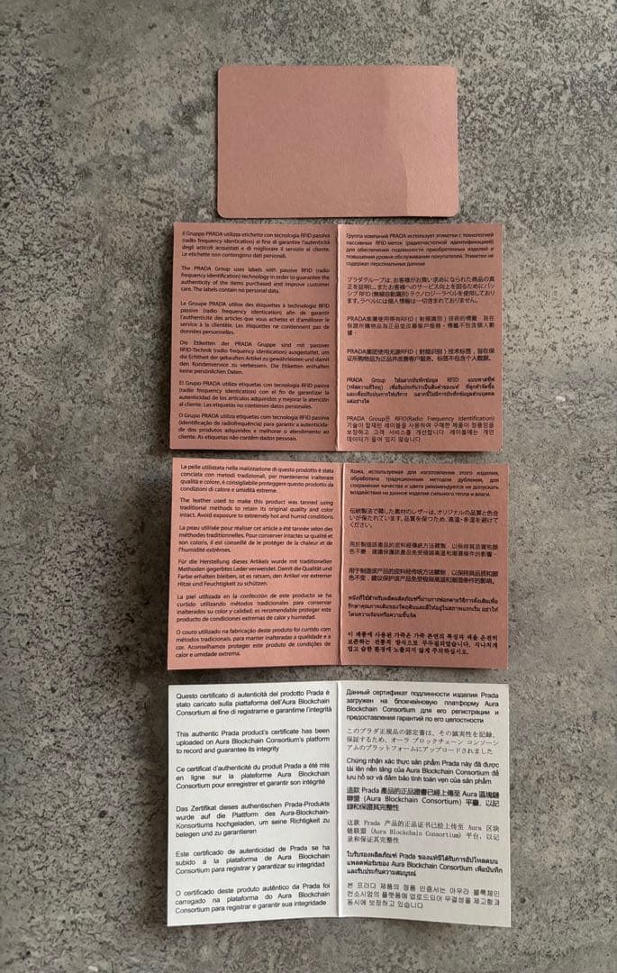 miu miu グリーン三つ折り財布