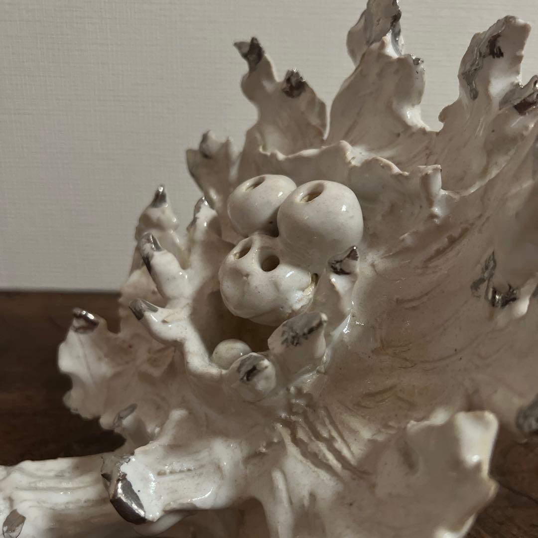 香港現代アートギャラリー 購入 珍しい白い銀彩のシーサー 大嶺工房