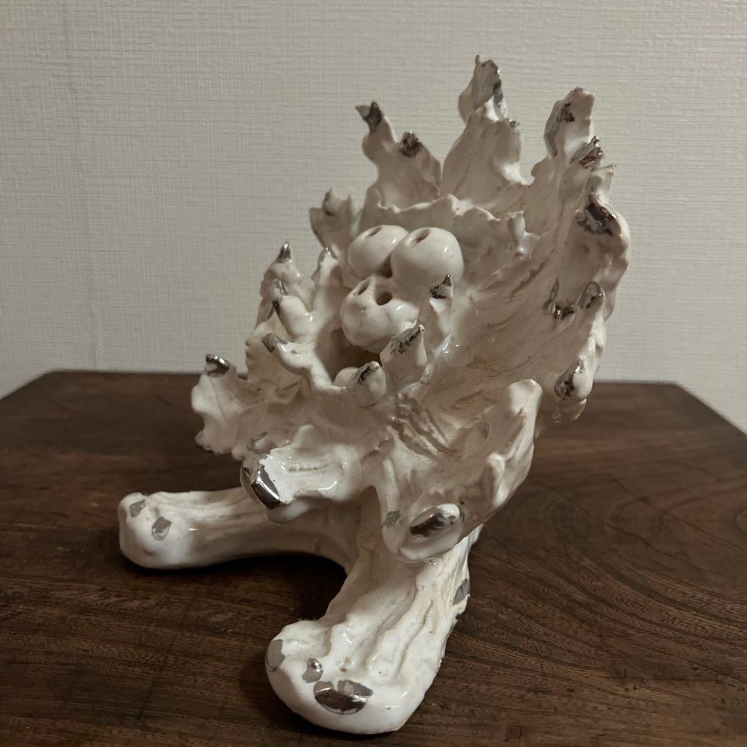 香港現代アートギャラリー 購入 珍しい白い銀彩のシーサー 大嶺工房