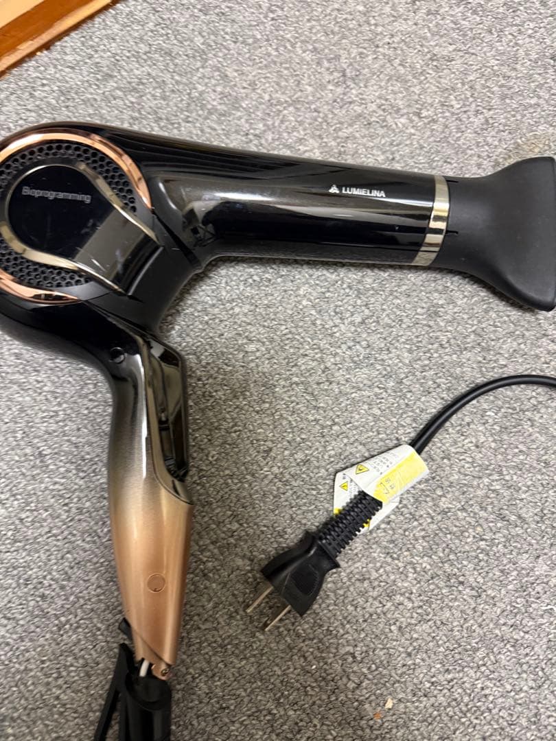 商品説明 Repronizer 4D Plus ドライヤーです。