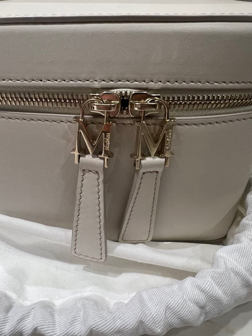 SALEMaxMara ホワイト ショルダーバッグバニティ