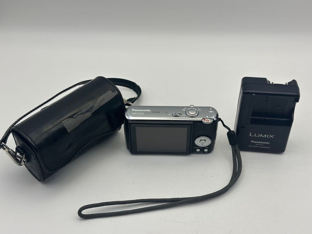 Panasonic LUMIX DMC-FX07 コンパクトデジタルカメラ