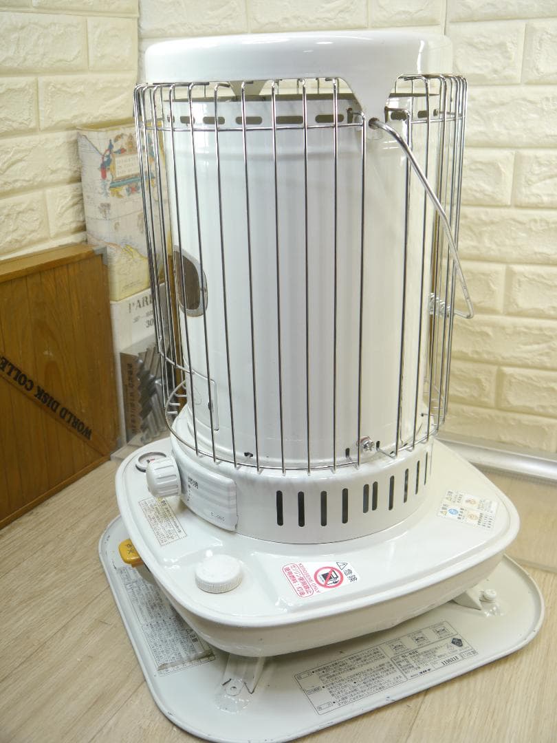 ◆送料無料◆2012年③◆コロナ　ホワイト 　石油ストーブ 　手動ダイヤル式