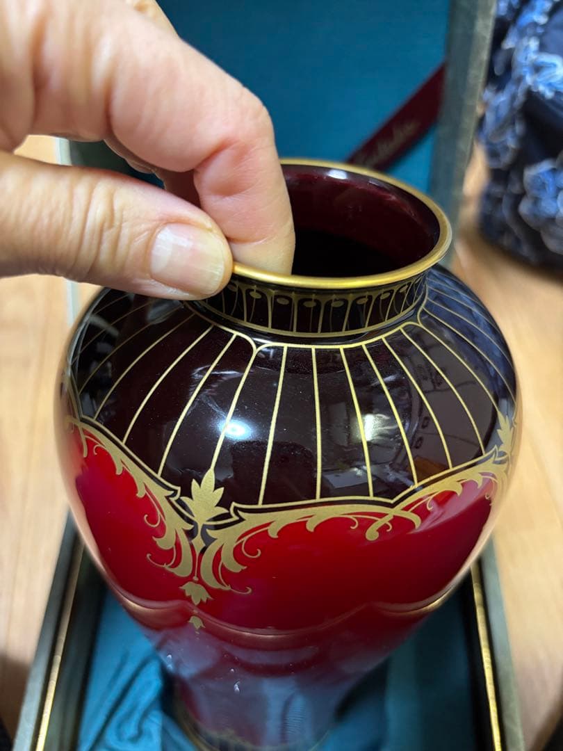 伊*宇様 Noritake 赤い花瓶　陶器　辰砂