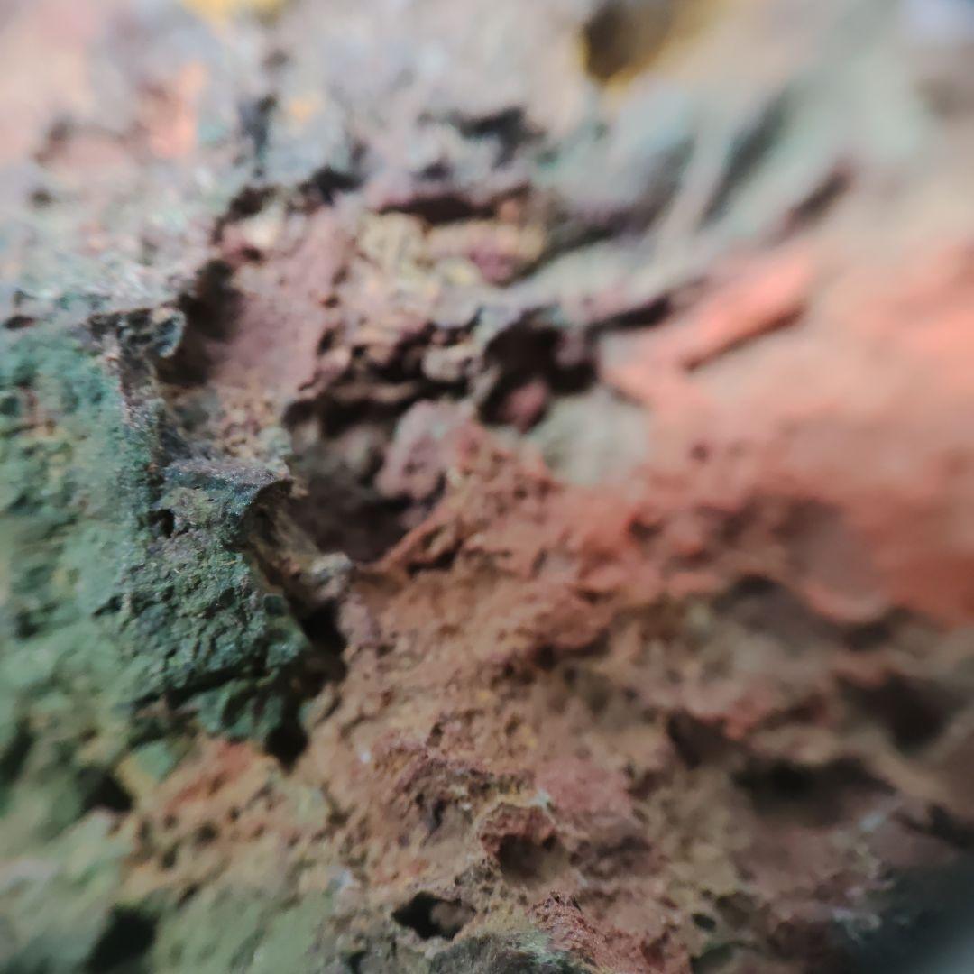 多彩な色の自然石（津軽錦石）原石、管理Ｎｏ．71238