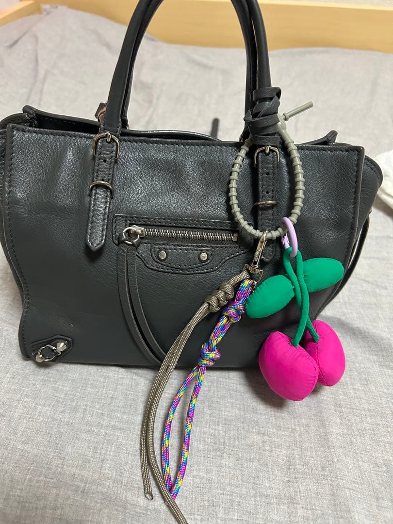 バレンシアガペーパーバックミニ　 袋あり　保証書ありバックチャーム付き