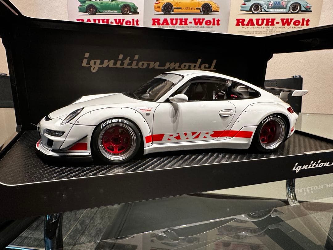 RWB997 イグニション1/18 ホワイト/レッドストライプ