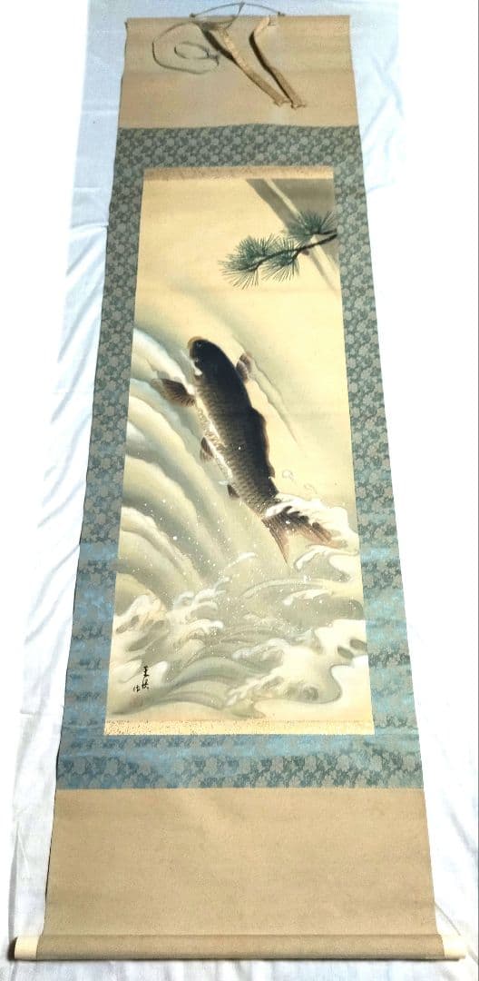 掛軸　肉筆　鯉乃瀧昇　共箱有　絹本　掛け軸