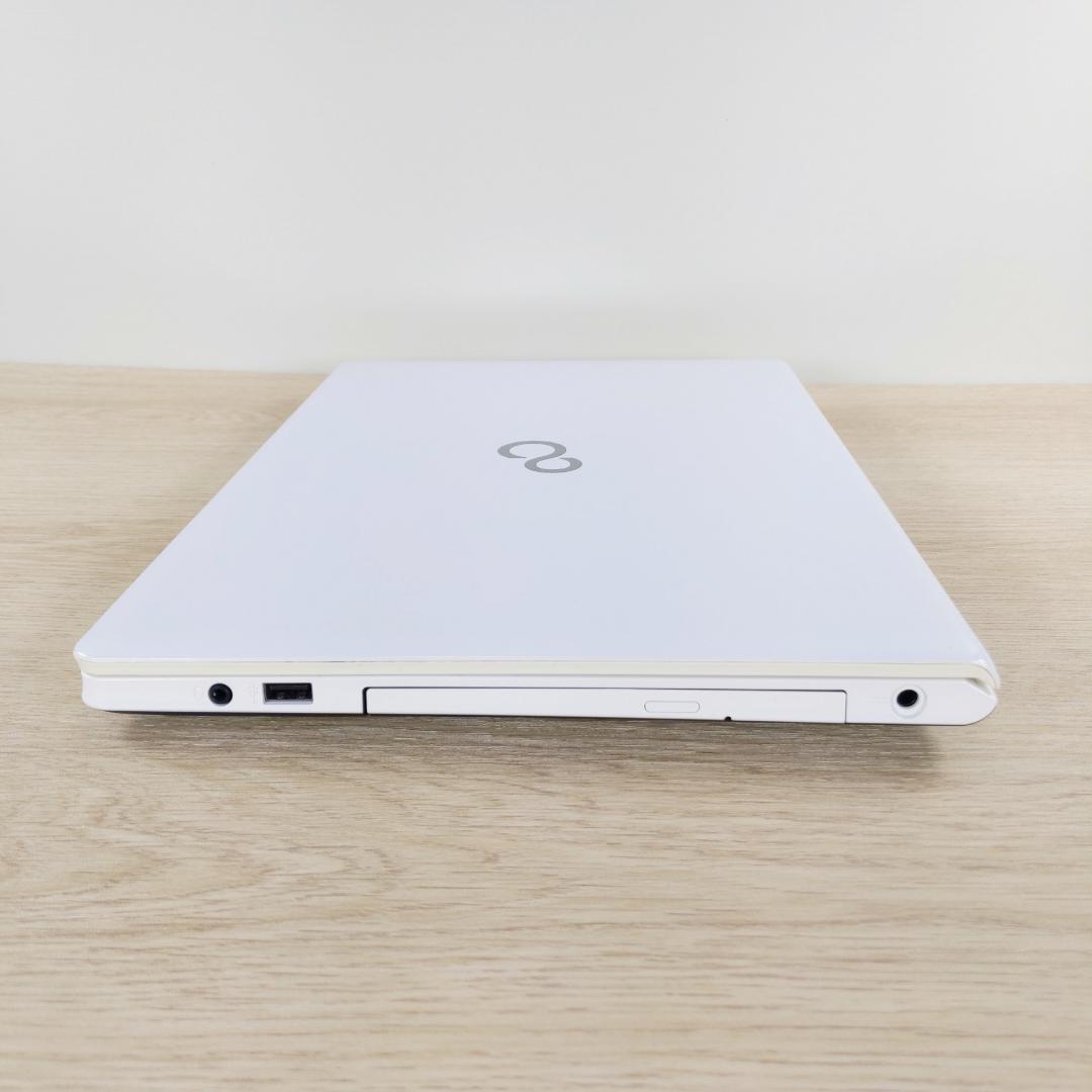 美品 新品SSD256GB Win11 メモリ8GB ノートパソコン カメラ付き