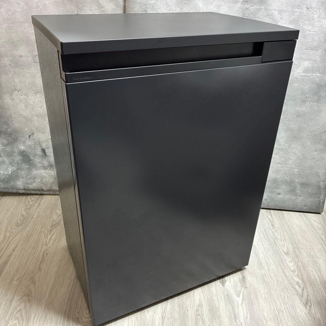 IRIS OHYAMA 黒冷蔵庫2024年 IUSN-7A-B