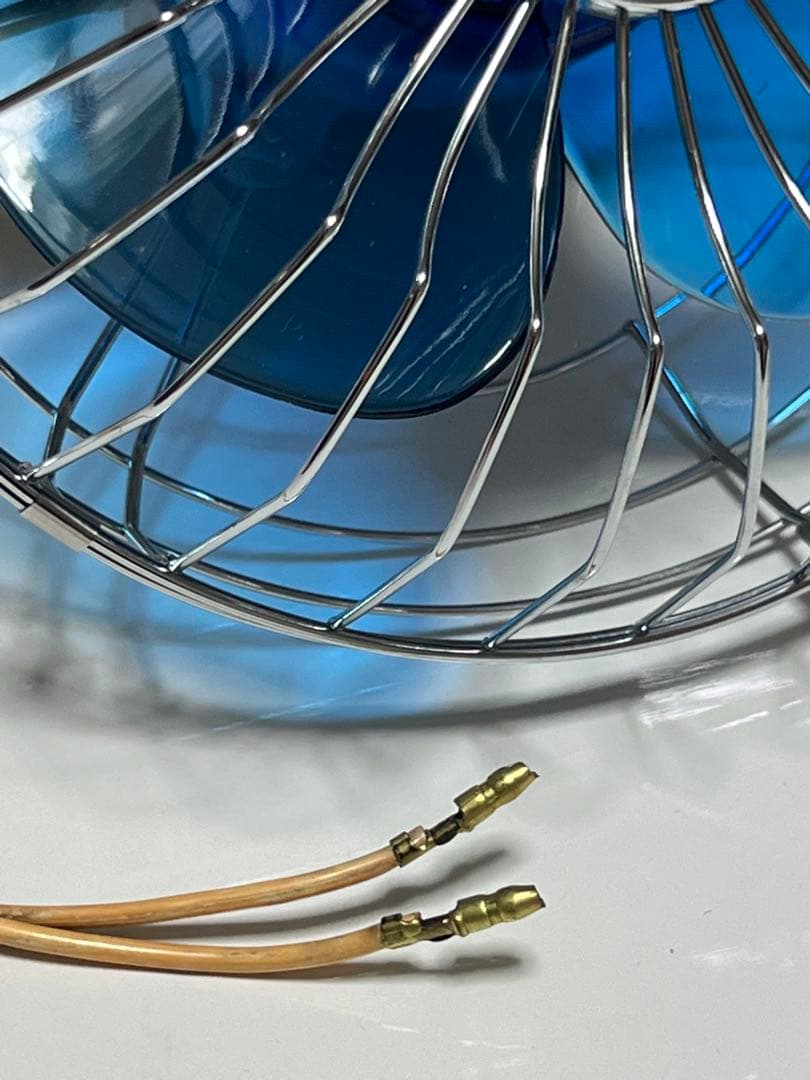 AUTO FAN 青い壁掛け扇風機 20cm