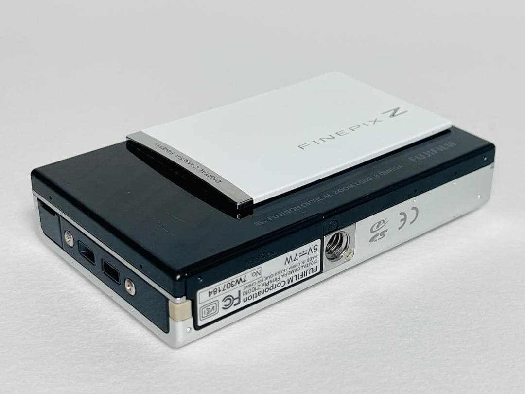 FUJIFILM FinePix Z100fd ブラック ホワイト デジカメ