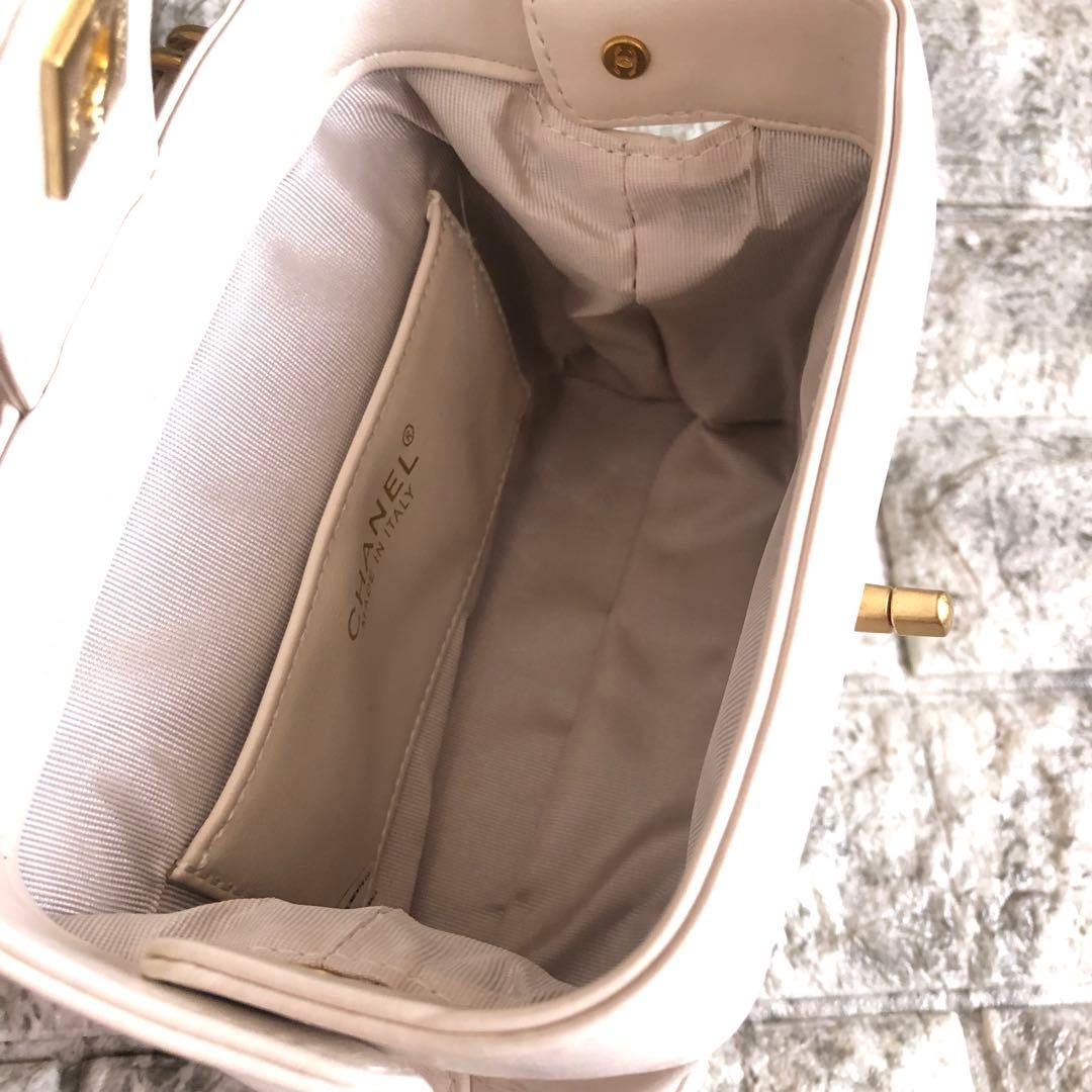 シャネル Chanel チェーン ショルダーバッグ VIP ギフト ホワイト