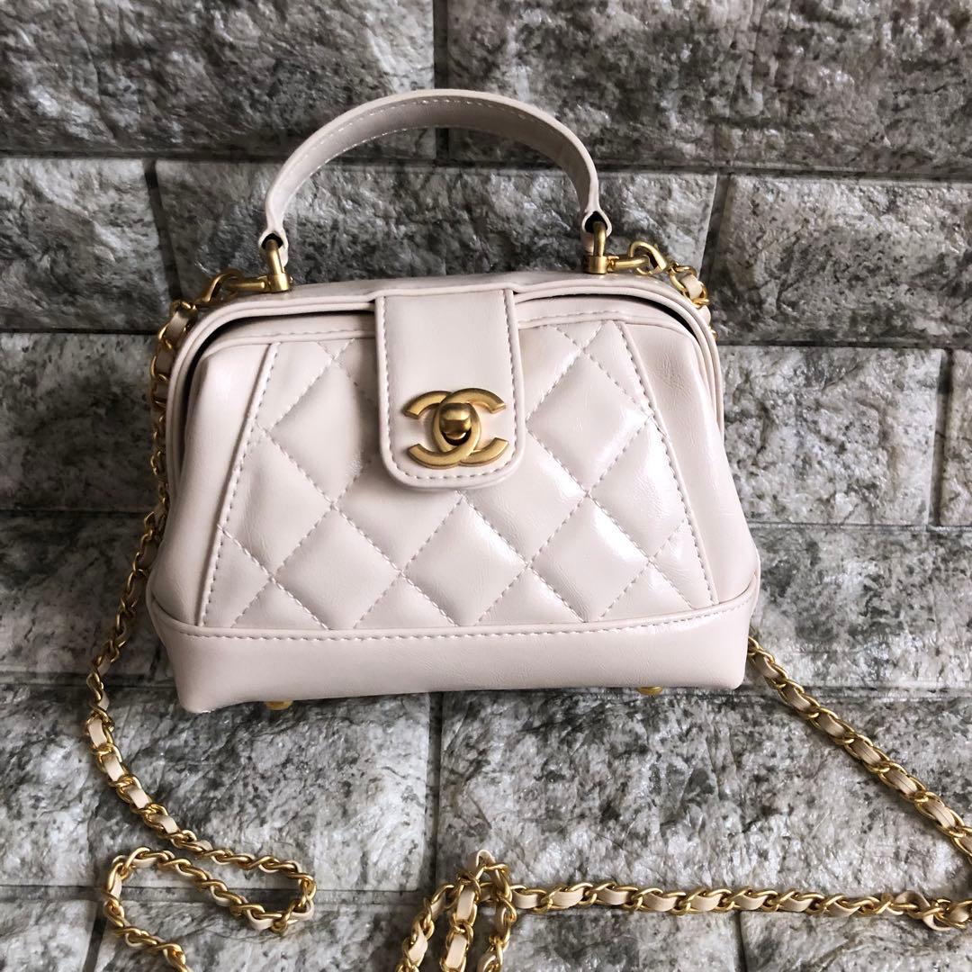 シャネル Chanel チェーン ショルダーバッグ VIP ギフト ホワイト