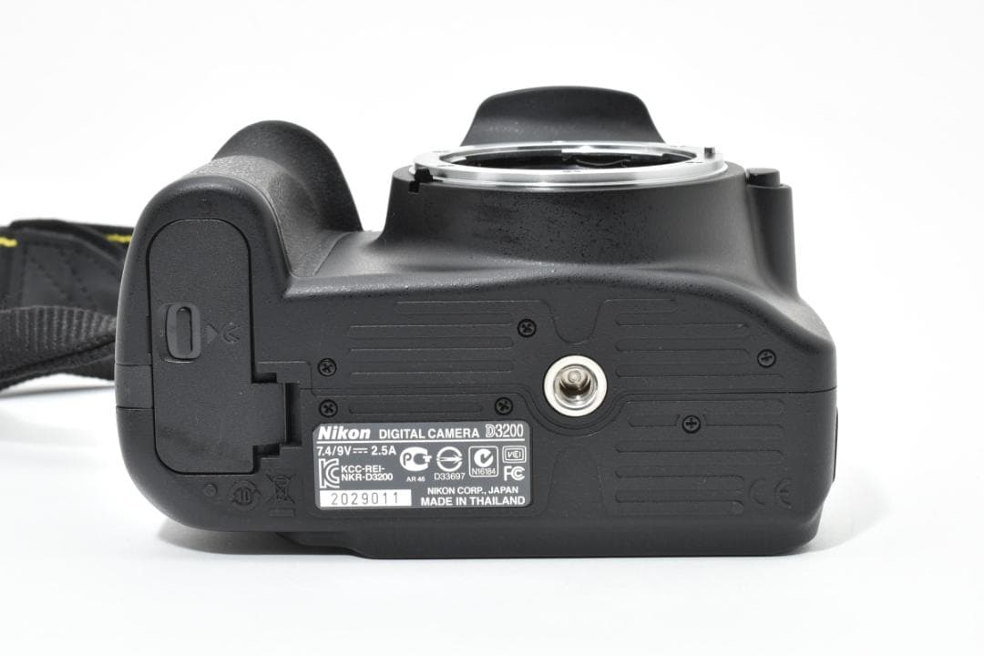 ★撮影枚数3885枚・超美品★ ニコン D3200 ボディ #20550