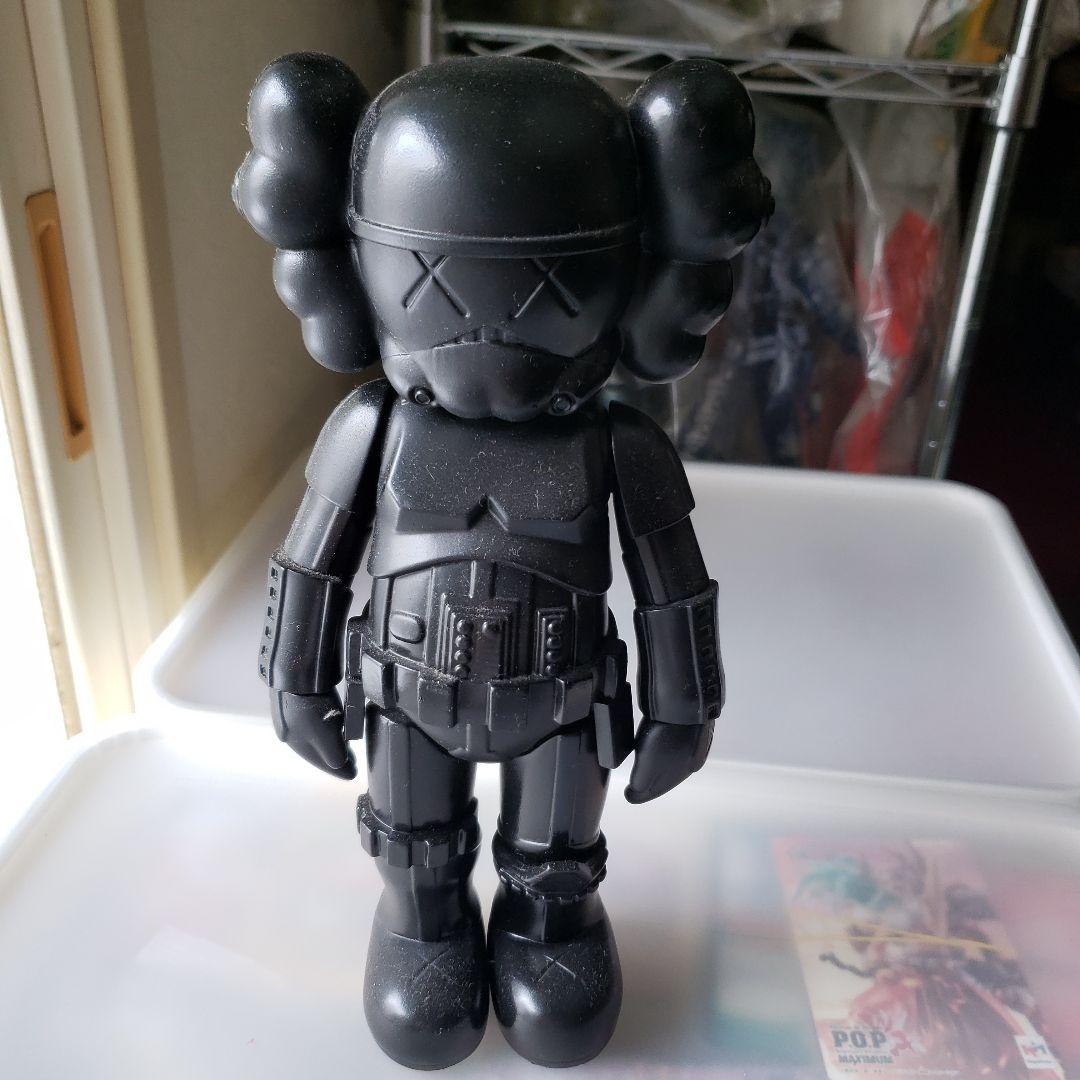 メディコムトイ　ソフビ　カウズホリデー　スターウォーズ　ストームトルーパー型