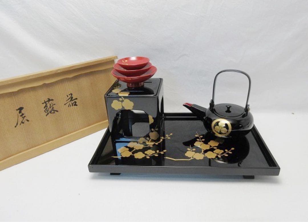 ほぼ未使用 懐石道具 木製黒塗 金彩松 竹 梅蒔絵 屠蘇器 四ツ揃 共箱