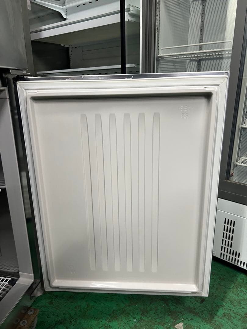 2022年ホシザキ縦型冷凍庫 625x650x1910