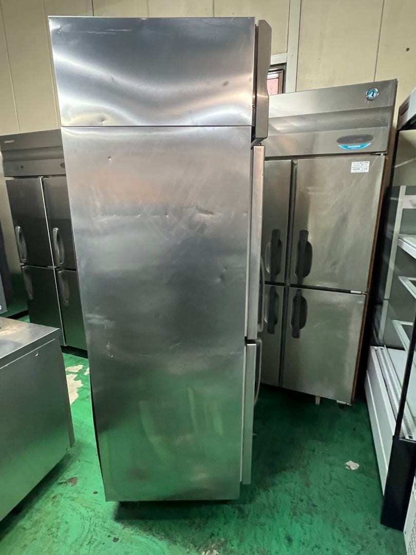 2022年ホシザキ縦型冷凍庫 625x650x1910