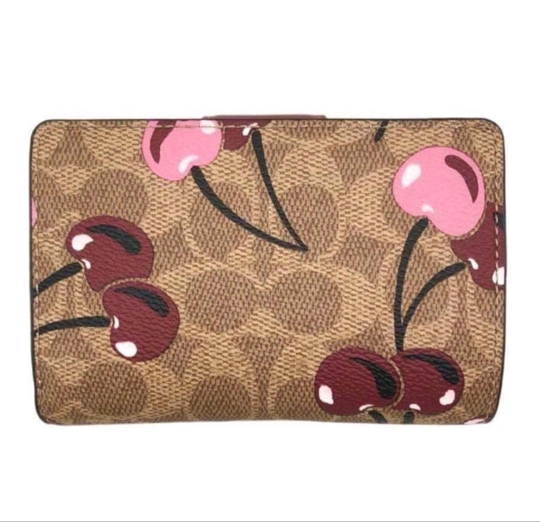 初売り　COACHコーチシグネチャー さくらんぼ柄ミディアム二つ折り財布
