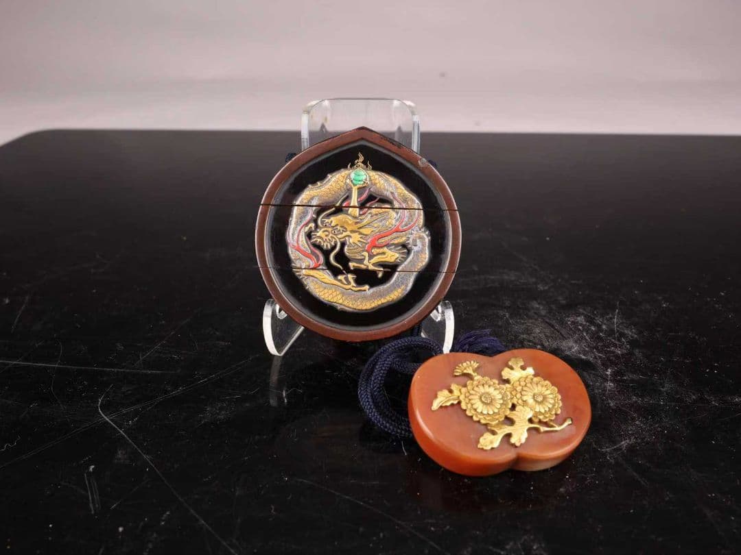 A91 【印籠】 時代漆芸 金彩蒔絵 龍紋 内梨地 丸根付 傷有