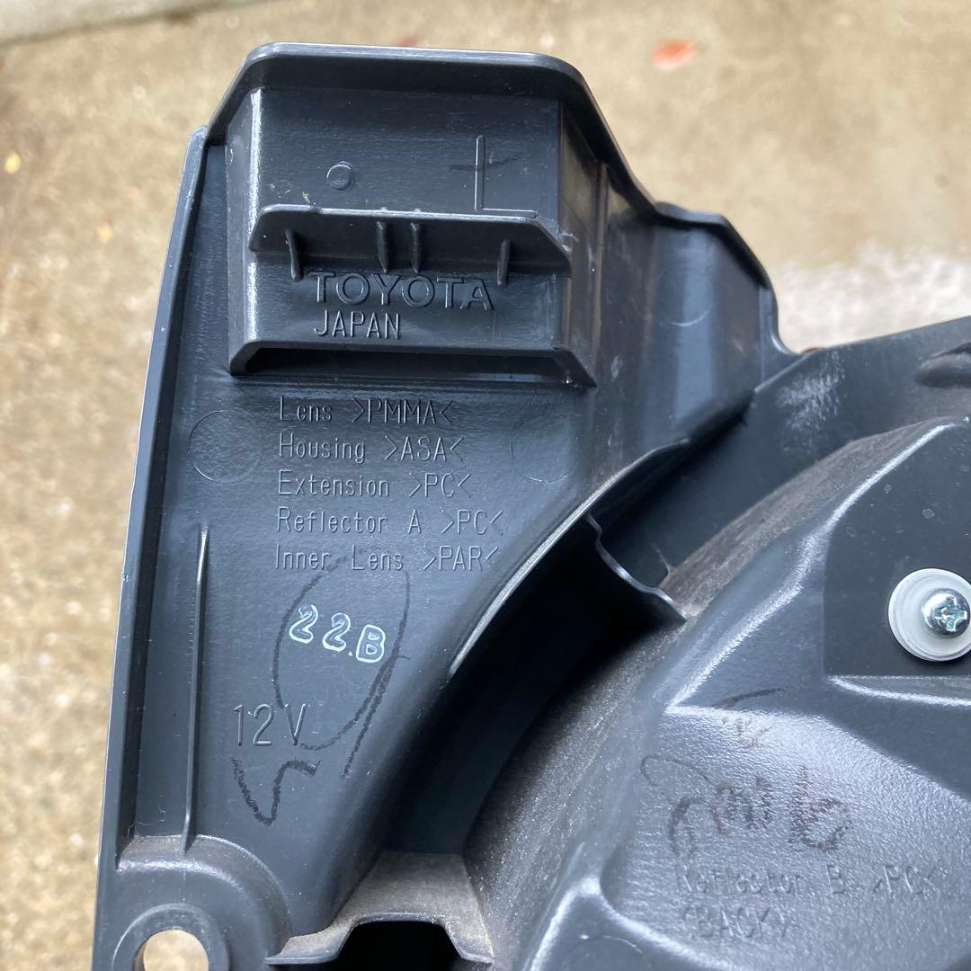 福之助　トヨタ　ハイエース　純正テールライト　ブラック塗装　比較的綺麗