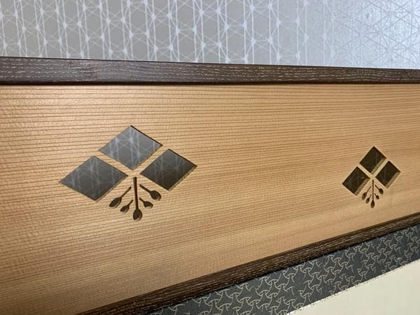 杉材 割菱透し 独楽繋ぎ紋 裏金砂子 松葉紋 女桑縁 風炉先屏風 茶道具 461