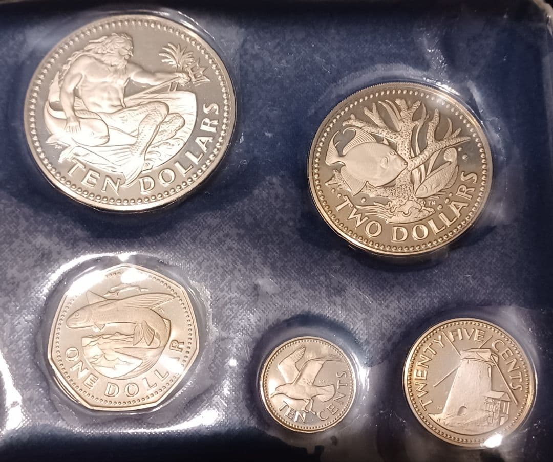 バルバドス初の国家貨幣プルーフセット 日本の種子島と同じくらいの面積の小さな島国