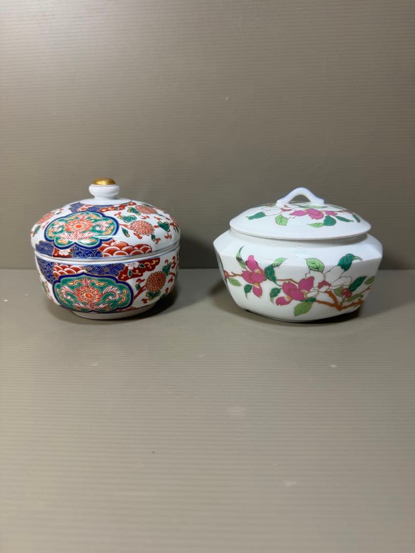 2258 有田焼　彌右衛門窯  古伊万里　金彩蓋物　2客