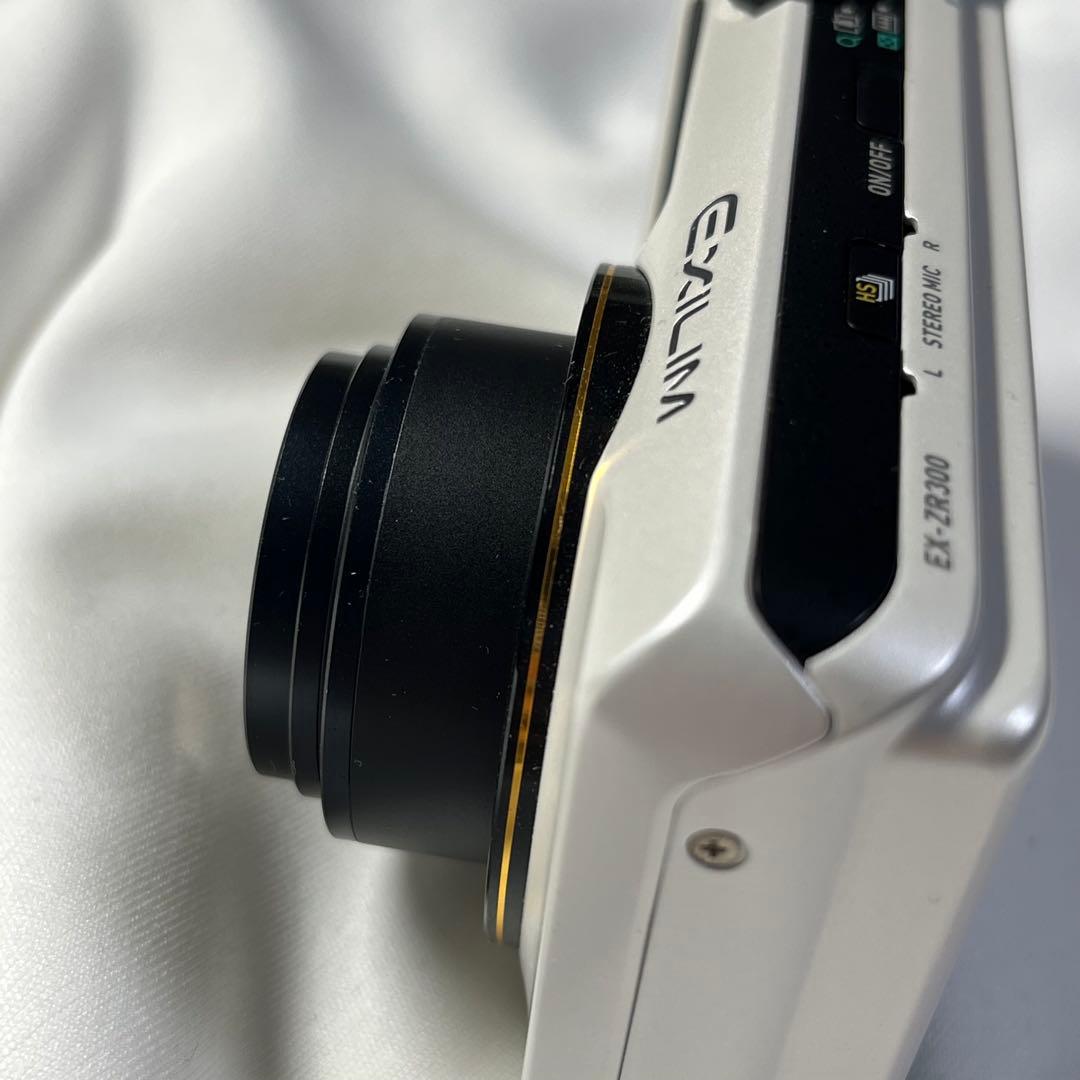 CASIO コンパクトデジタルカメラEXILIM EX-ZR300【美品】