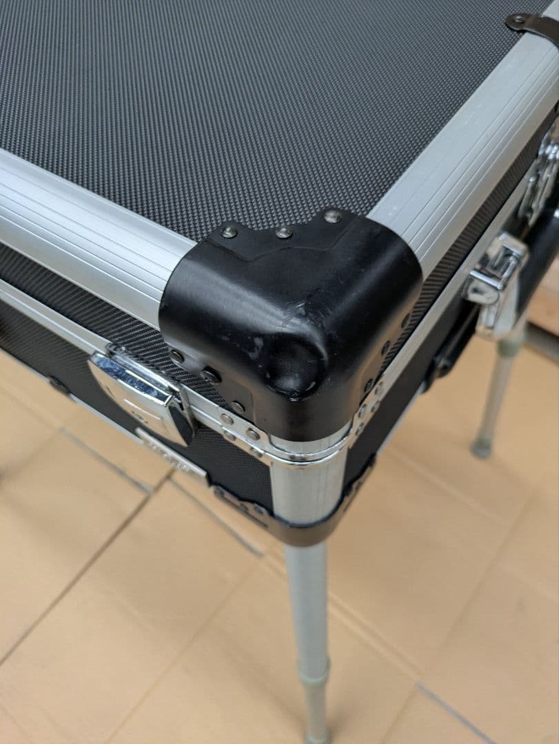 ジュラルミンケース　メイクボックス　LED照明女優ミラー付きメイクアップテーブル