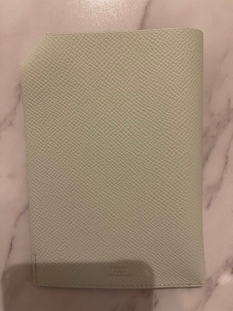 HERMES パスポートケース ヴェールフィズ