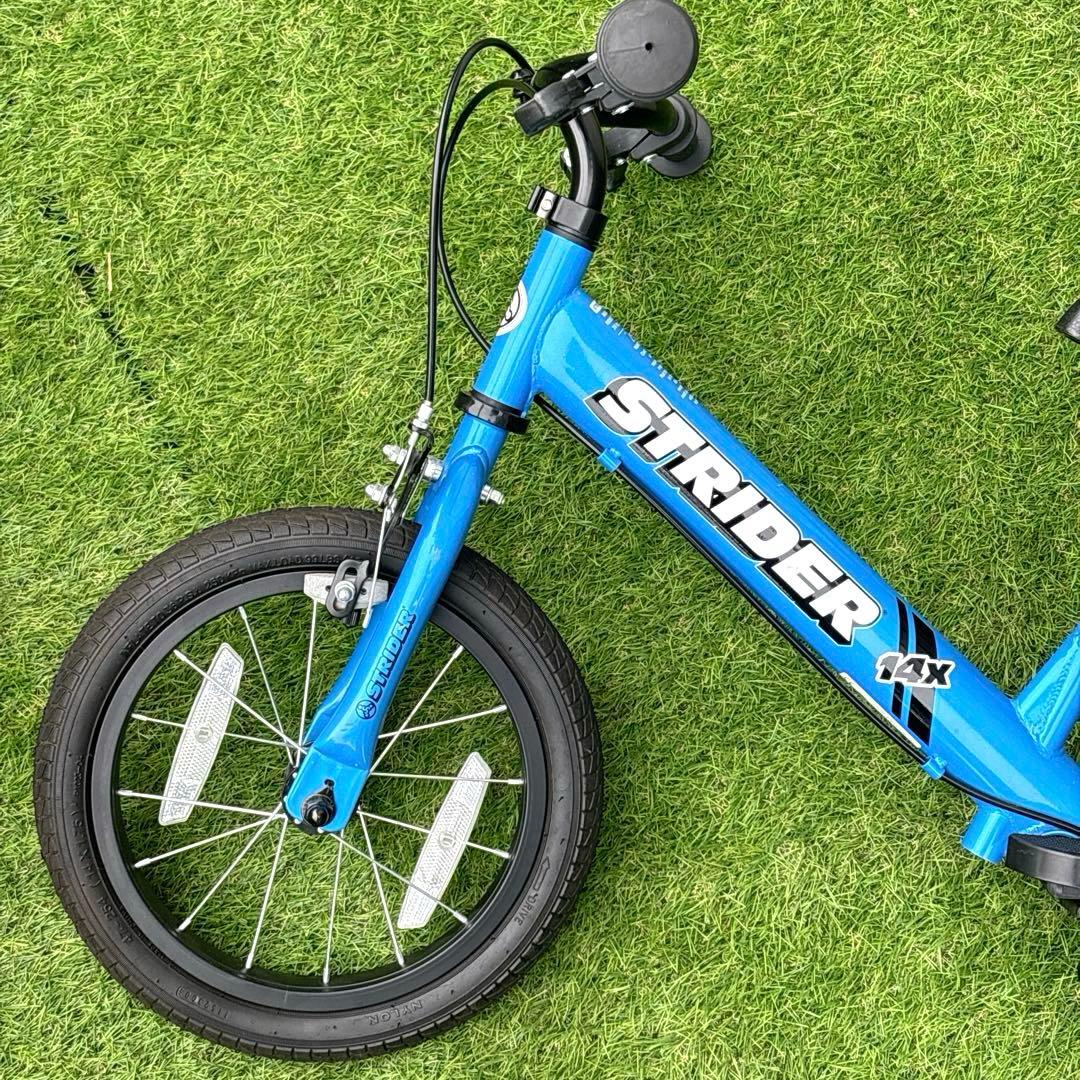 美品 ストライダー 14X ブルー STRIDER 14x バランスバイク 青