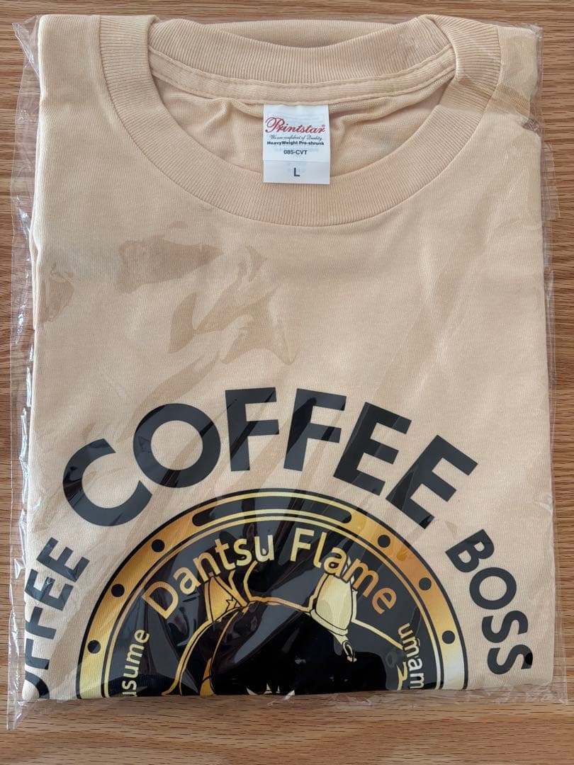 BOSSウマ娘コラボTシャツ　ダンツフレーム&ジャングルポケット （ベージュ）