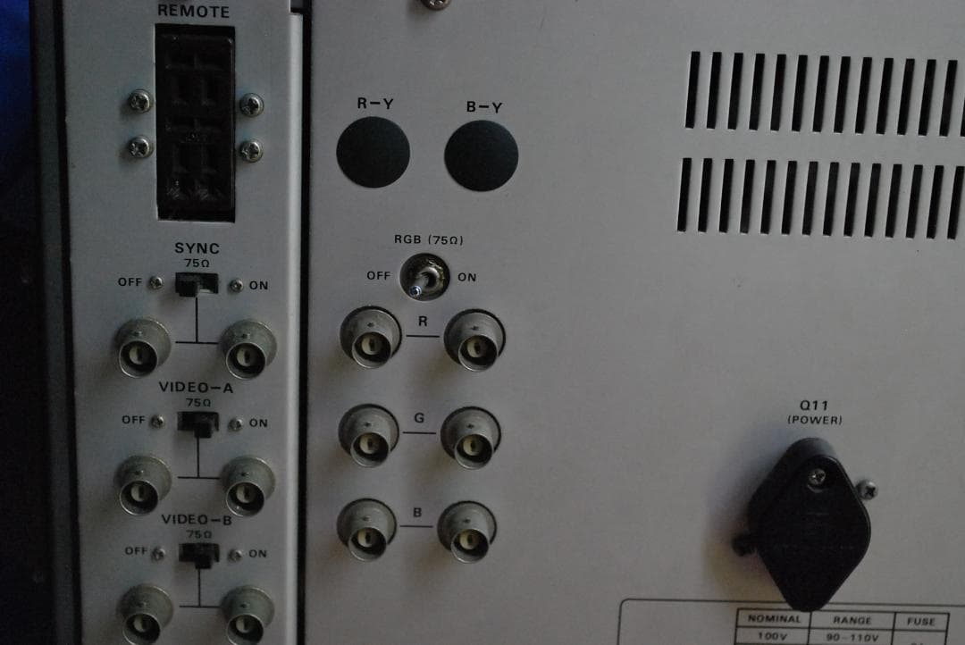 シバソク放送業務用モニターCMM14-7中古ジャンク品の出品です。