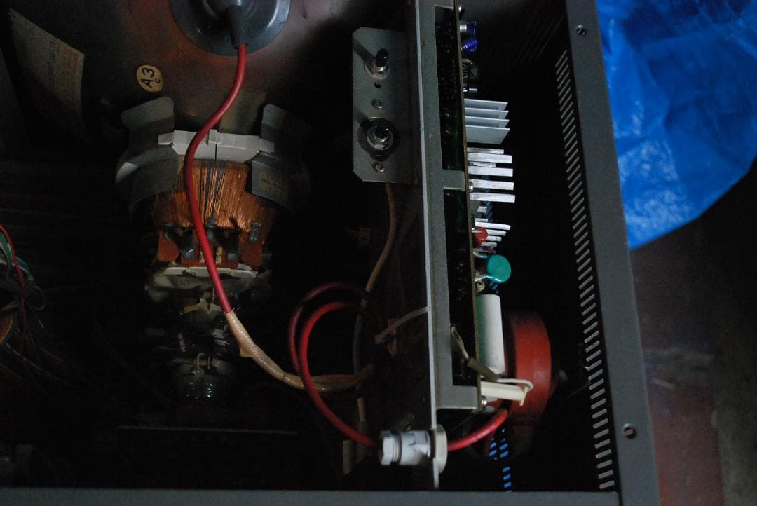 シバソク放送業務用モニターCMM14-7中古ジャンク品の出品です。