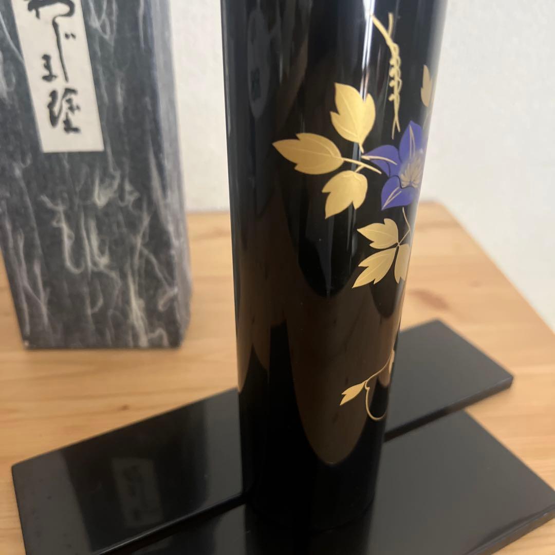 漆器 円筒形花瓶 金色紫色模様　外箱付き