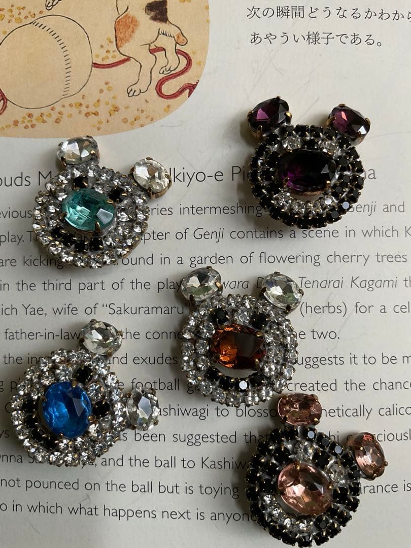 11になります　チェコガラスボタン　ヴィンテージ　ベア　希少カラー組含む