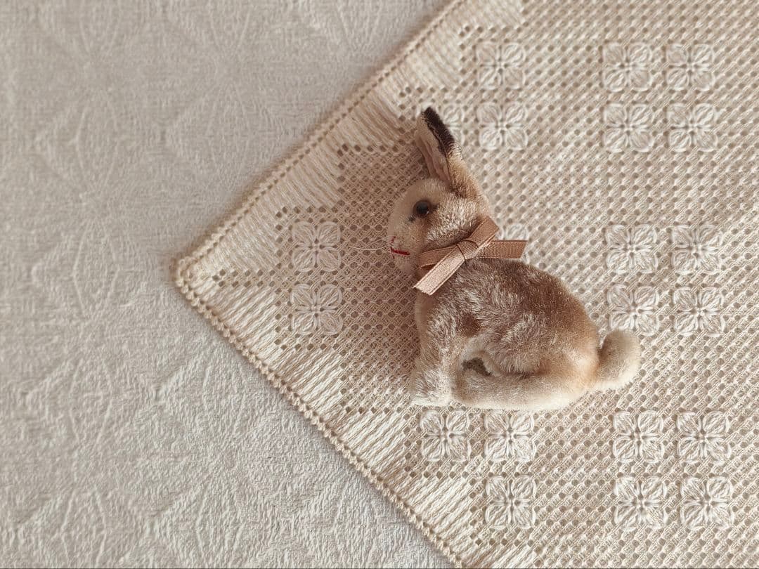 * vintage steiff ୨୧ * お座り姿の かわいいウサギさん