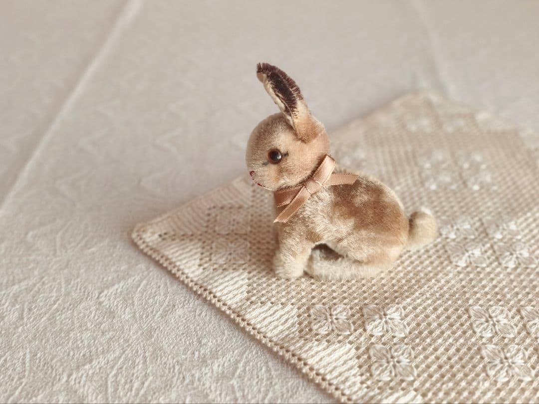 * vintage steiff ୨୧ * お座り姿の かわいいウサギさん