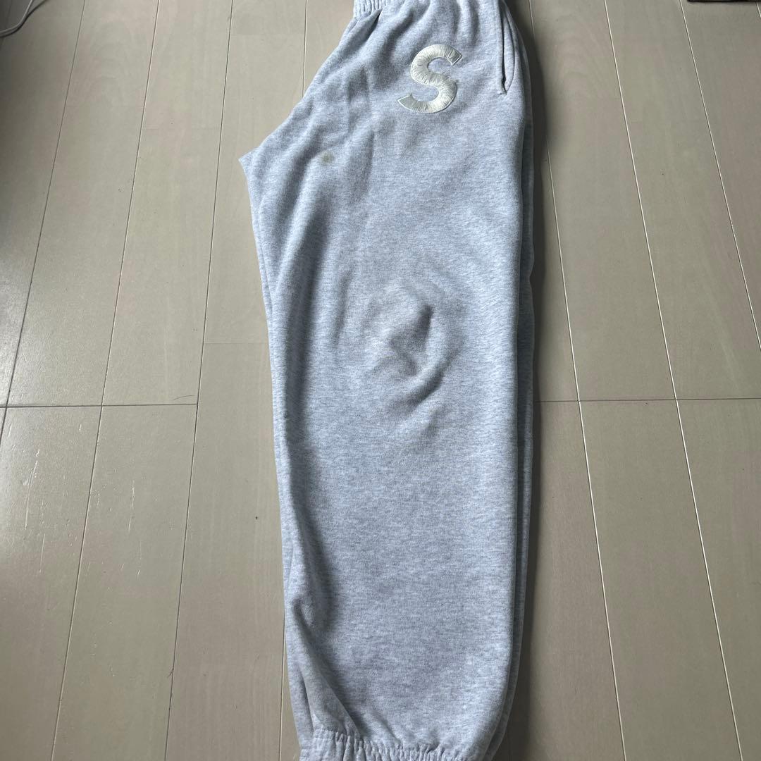 Supreme グレー スウェットパンツ Sロゴ