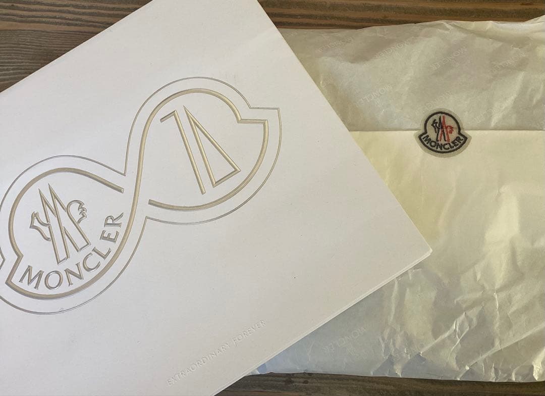 MONCLER モンクレール ニット帽　新品タグ付　ラメロゴ　包装紙ショッパー付