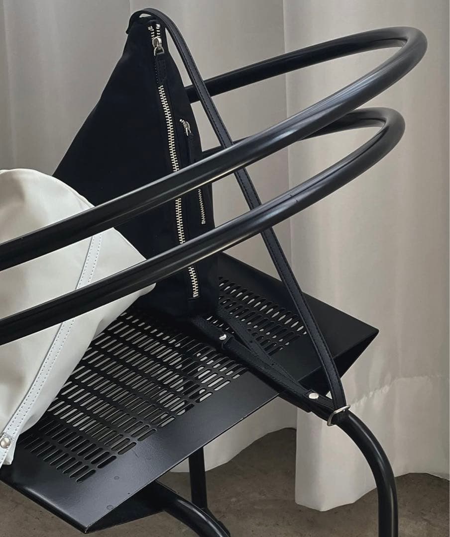 MEER. トライアングルバッグ ブラック