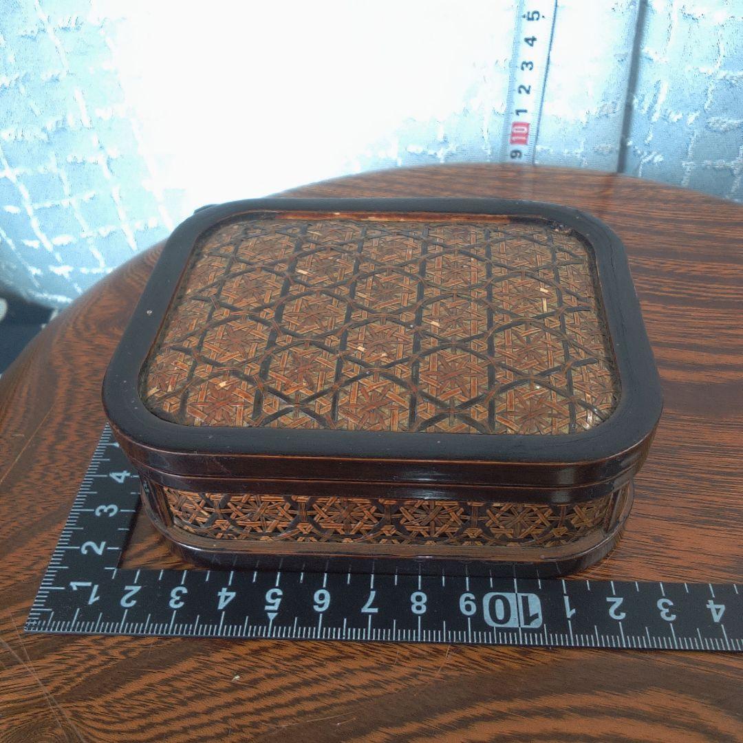 骨董６幾何学模様の木製小物入れ