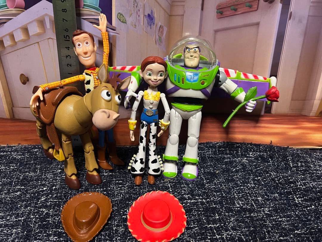 ディズニー　トイストーリー　ウッディ　バズ　ジェシー　ブルズアイ　フィギュア