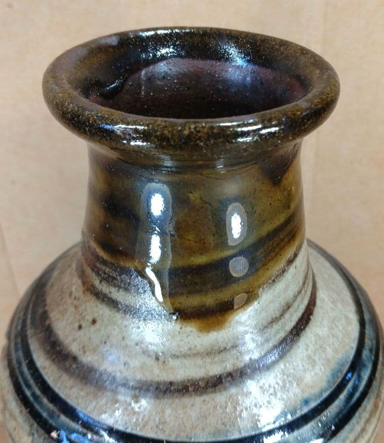 【本物保証】金城次郎 壷屋焼嘉瓶 共箱 栞 人間国宝 笑魚海老紋嘉瓶は激烈希少品