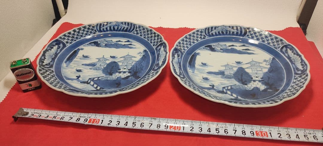 【希少・2枚組】江戸期 古伊万里焼 染付 風景画 菊割皿 Old Imari