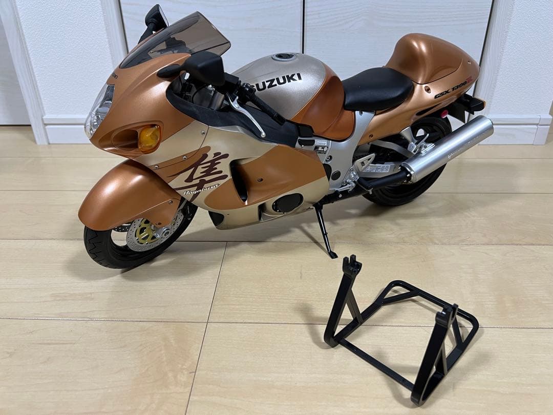 ディアゴスティーニ 1/4 スズキGSX1300R 隼 完成品