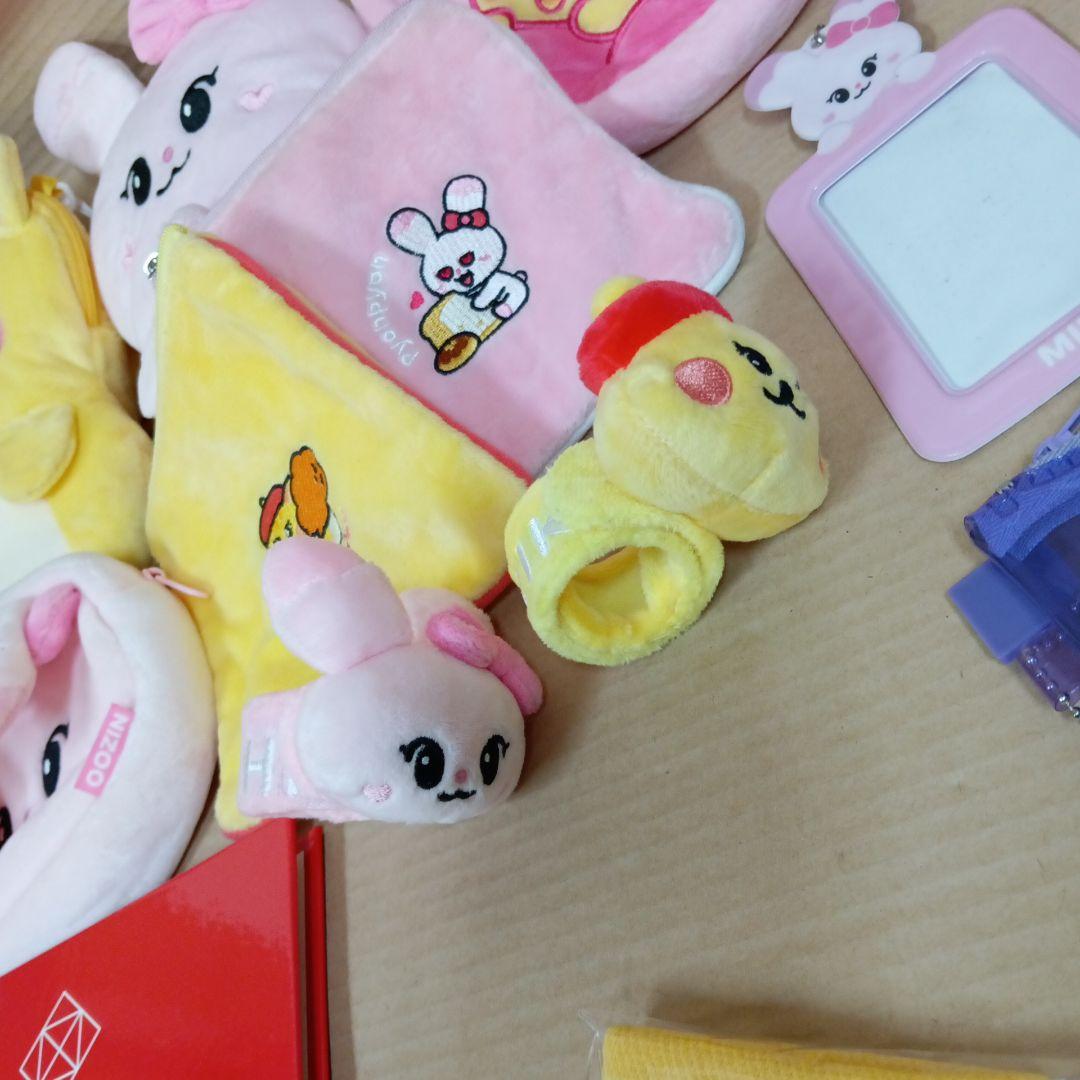 R★NiziU ぬいぐるみ・マスコット・ポーチなど大量セット