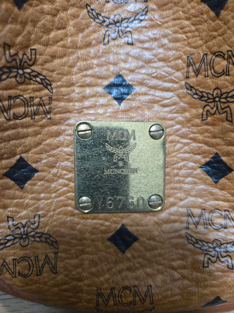 MCM ブラウンレザー ショルダーバッグ Y6760
